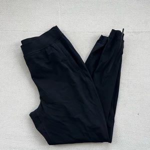 Lululemon joggers size 8 worn once.